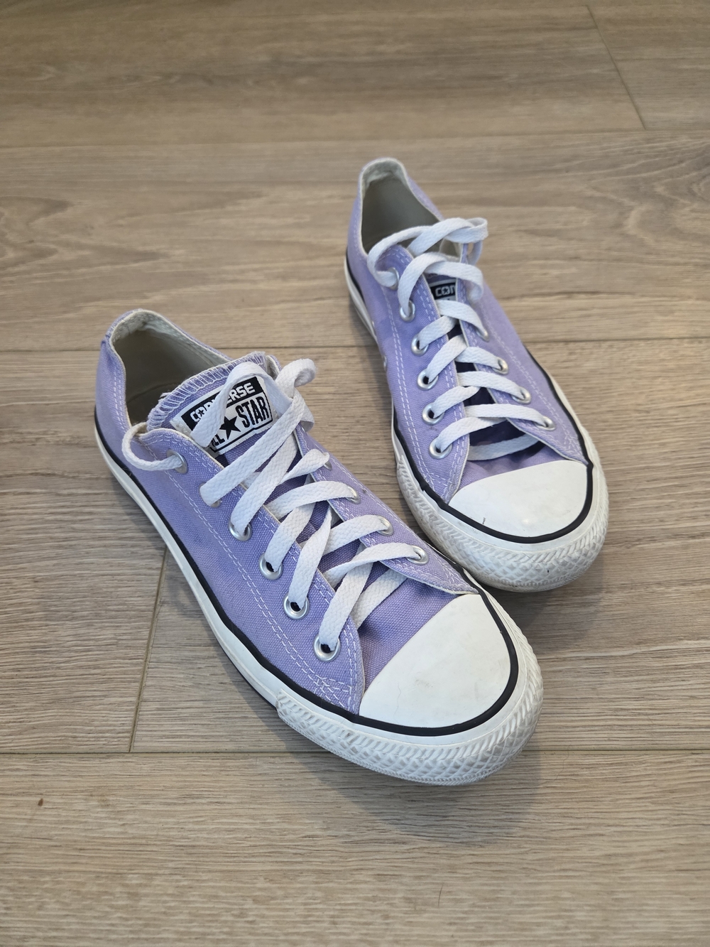 Converse Low Top Sneakers - Lavender & White